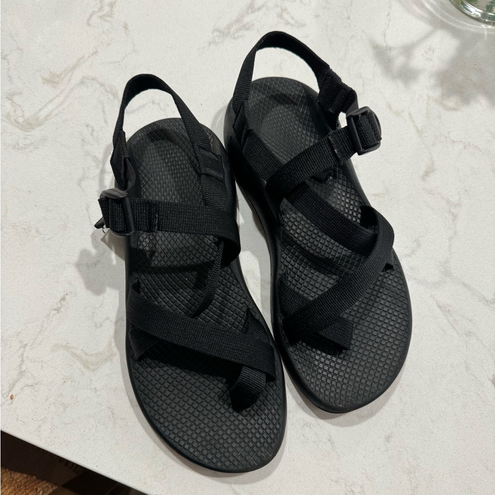 Women’s black Chacos